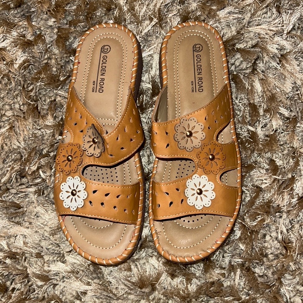 Woman Sandals Soft Bottom Summer Casual color tan size 40 which is a US size 9